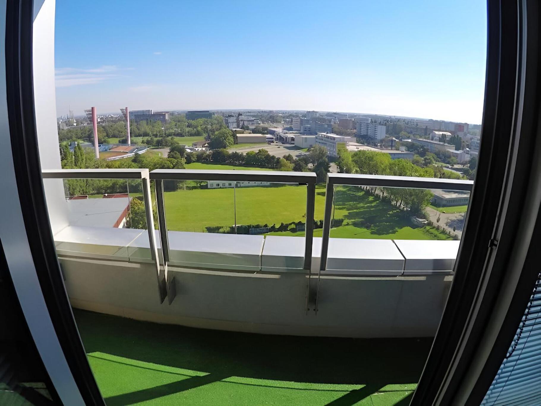 Sunny Free Parking Beauty Balcony View, 3 Towers Residence Pressburg Exterior foto